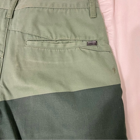 Volcom Corpo Class Mens Green Striped Chino Shorts - Picture 4 of 4